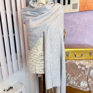 Pashmina Elegant Gray Patterned Wrap